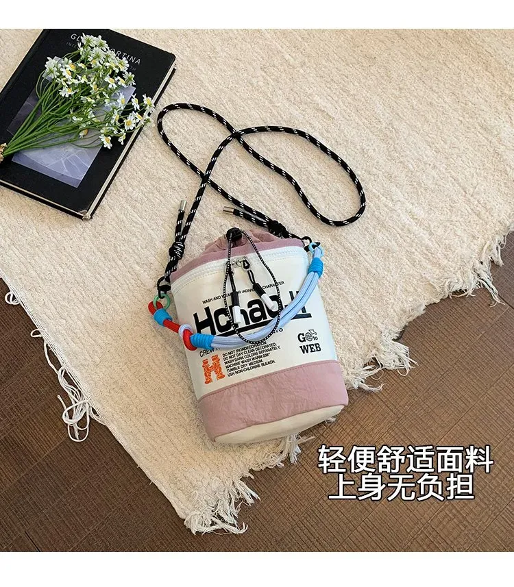 Tas Selempang Wanita Bahan Nylon Polos Warna Hitam Bentuk Kotak Tali Panjang Bahan Polyester
