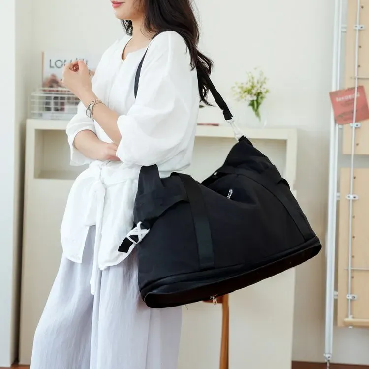 Tas Selempang Wanita Bahan Nylon Polos Warna Hitam Bentuk Kotak Tali Panjang Grosir Import