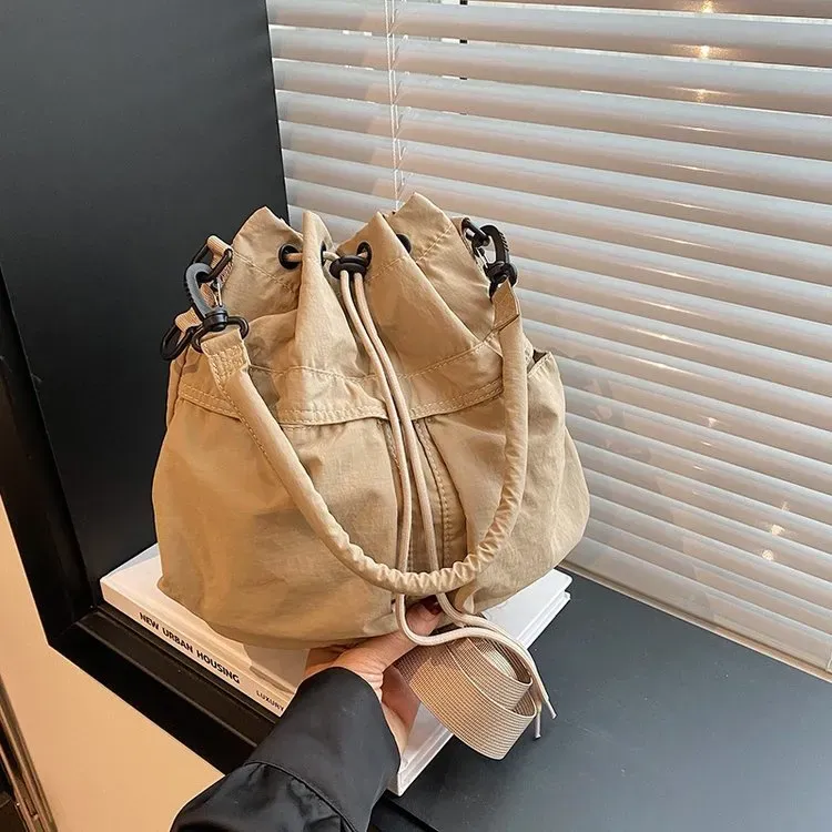 Tas Bucket Wanita Bahan Nylon Polos Warna Cokelat Bentuk Bucket Tali Panjang Grosir Import