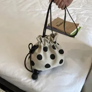 Tas Bucket Wanita Bahan PU Sintetis Motif Polkadot Warna Putih Bentuk Bucket Grosir Import
