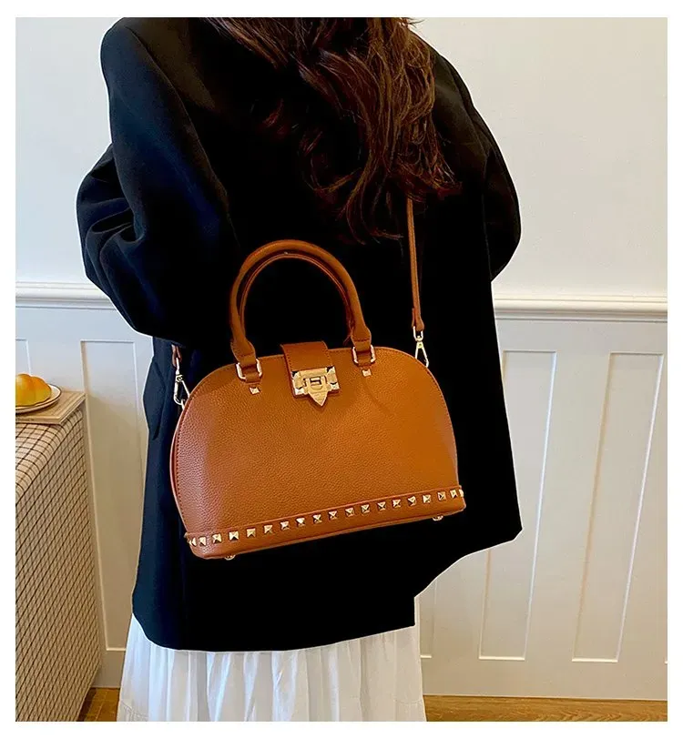 Tas Selempang Wanita Bahan PU Sintetis Polos Bentuk Bulat Tali Panjang Resleting Grosir Import