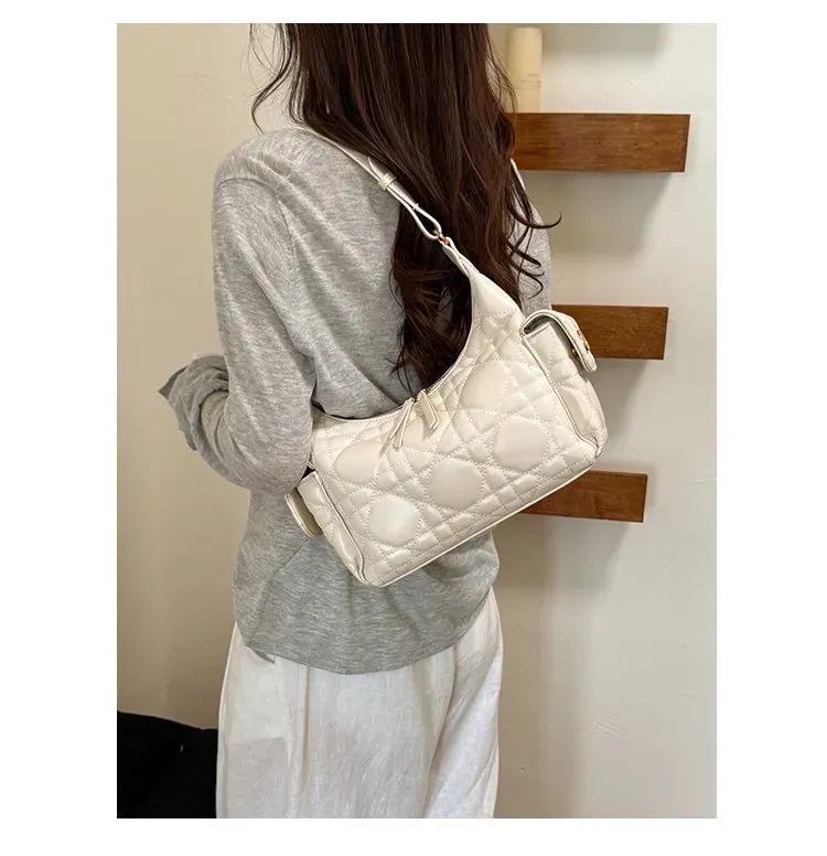Tas Selempang Wanita Bahan PU Sintetis Model Quilted Warna Putih Model Hobo Tali Stok Grosir