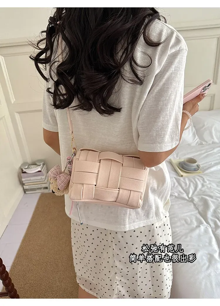 Tas Selempang Wanita Bahan PU Sintetis Model Quilted Warna Pink Bentuk Kotak Model Flap Grosir