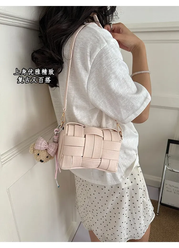 Tas Selempang Wanita Bahan PU Sintetis Model Quilted Warna Pink Bentuk Kotak Model Flap Grosir