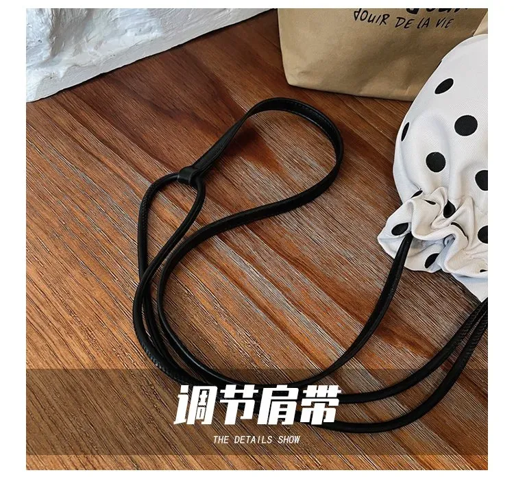 Tas Selempang Wanita Bahan PU Sintetis Motif Polkadot Warna Putih Bentuk Bulat Katalog Grosir