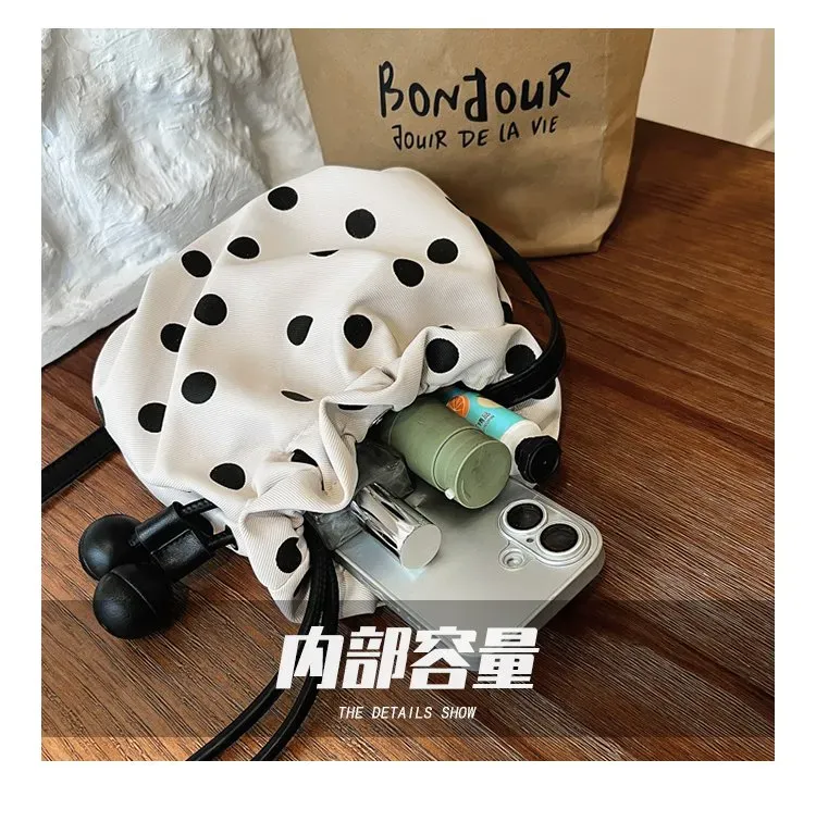 Tas Selempang Wanita Bahan PU Sintetis Motif Polkadot Warna Putih Bentuk Bulat Katalog Grosir