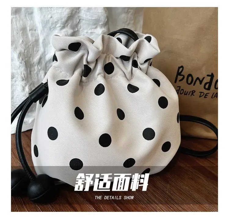 Tas Selempang Wanita Bahan PU Sintetis Motif Polkadot Warna Putih Bentuk Bulat Katalog Grosir