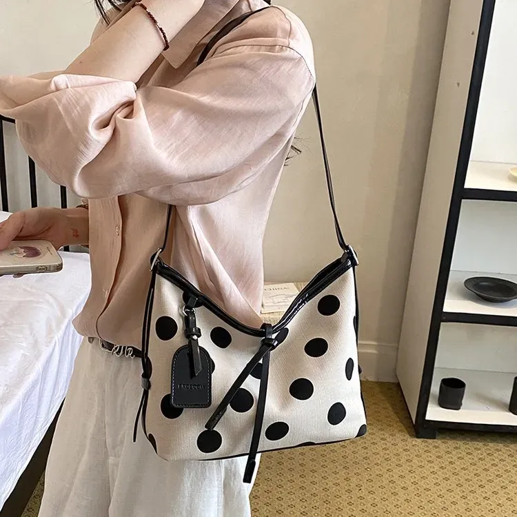 Tas Selempang Wanita Bahan Kain Motif Polkadot Warna Hitam Model Hobo Tali Grosir Import