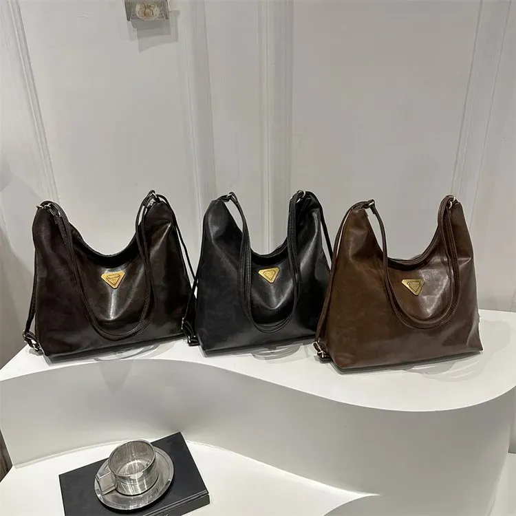 Tas Selempang Wanita Bahan PU Sintetis Polos Warna Hitam Bentuk Kotak Tali Lebar untuk Toko