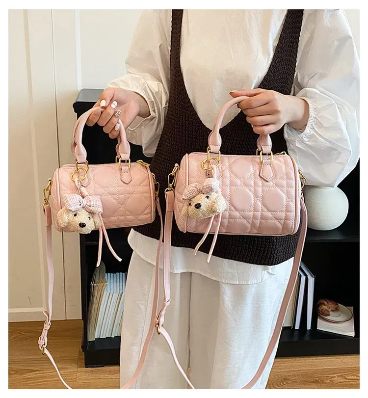 Tas Selempang Wanita Bahan PU Sintetis Model Quilted Warna Pink Bentuk Bulat Grosir Import