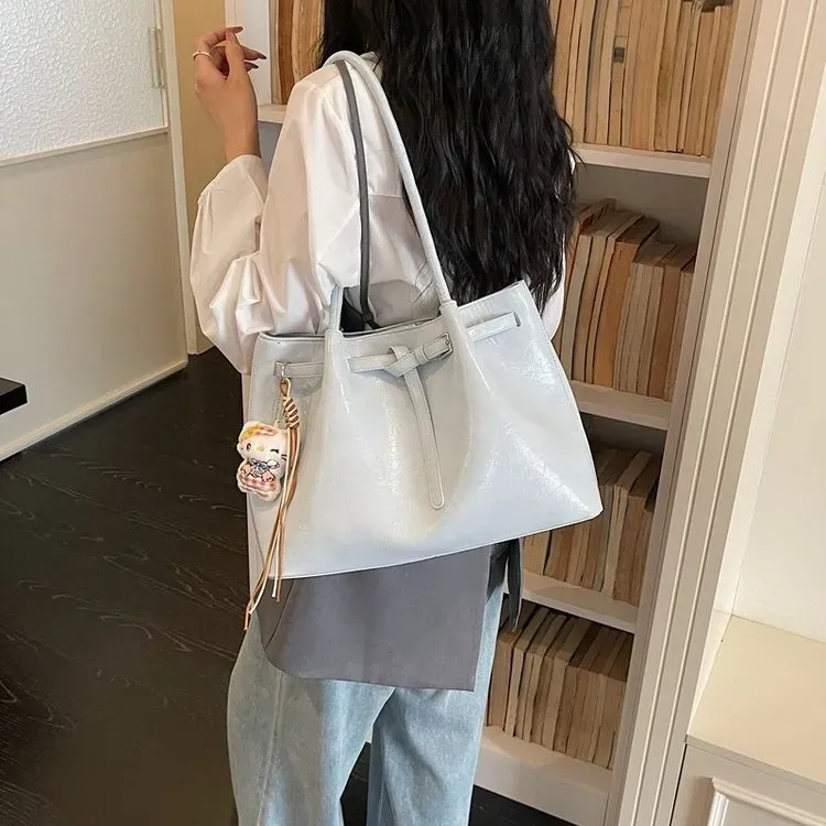 Tas Selempang Wanita Bahan PU Sintetis Polos Warna Putih Bentuk Kotak Tali untuk Reseller