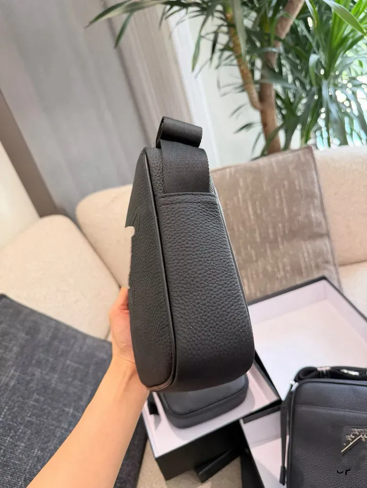 Tas Selempang Pria Bahan Kain Polos Warna Hitam Bentuk Kotak Tali Panjang Koleksi Reseller