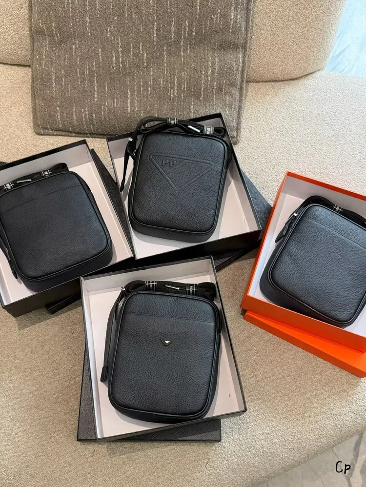 Tas Selempang Pria Bahan Kain Polos Warna Hitam Bentuk Kotak Tali Panjang Koleksi Reseller