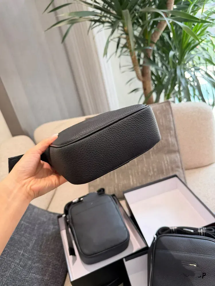 Tas Selempang Pria Bahan Kain Polos Warna Hitam Bentuk Kotak Tali Panjang Koleksi Reseller