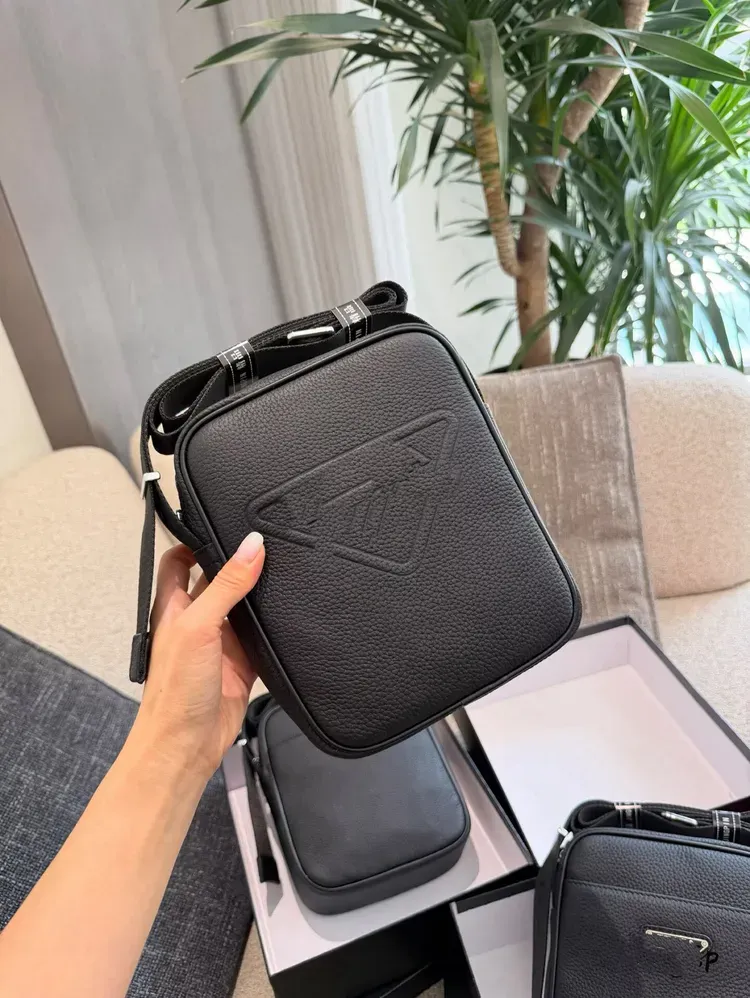 Tas Selempang Pria Bahan Kain Polos Warna Hitam Bentuk Kotak Tali Panjang Koleksi Reseller