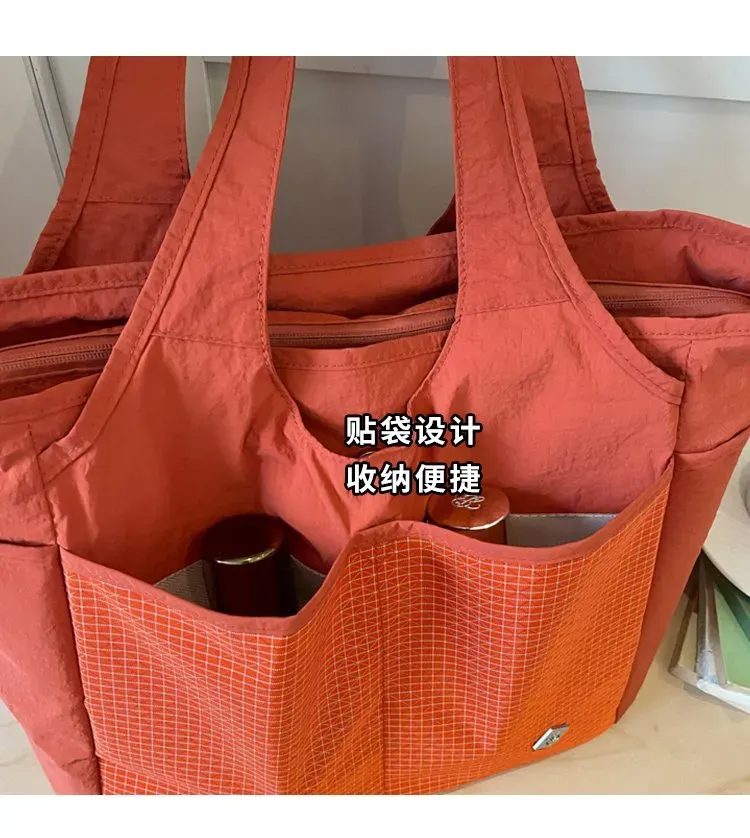 Tas Selempang Wanita Bahan Nylon Motif Print Bentuk Kotak Tali Panjang Resleting Grosir Import