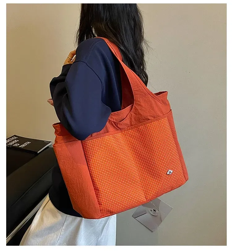 Tas Selempang Wanita Bahan Nylon Motif Print Bentuk Kotak Tali Panjang Resleting Grosir Import