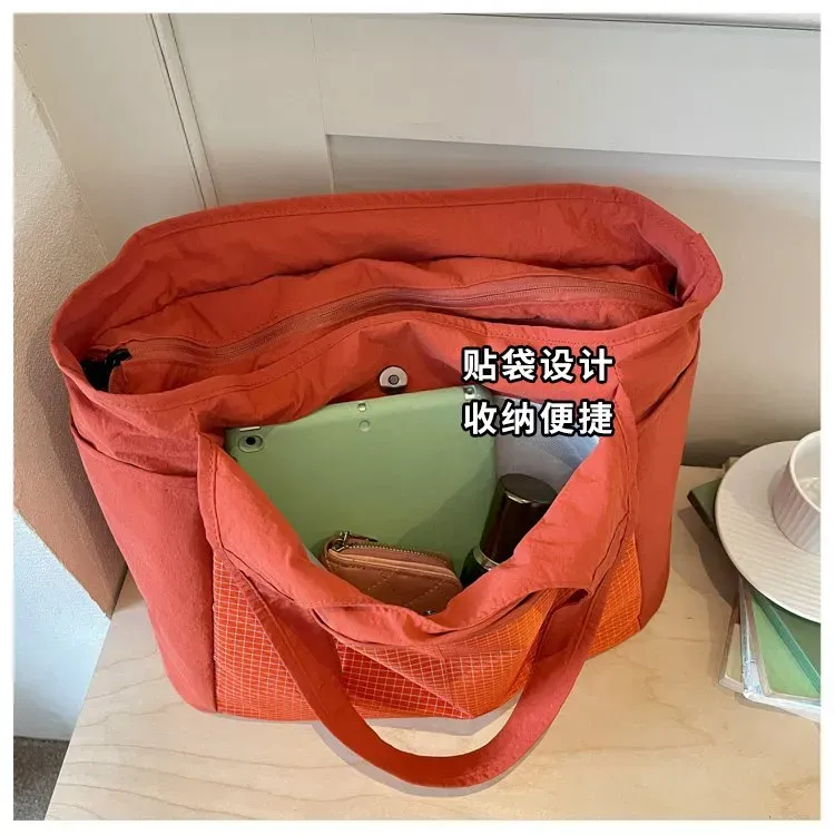 Tas Selempang Wanita Bahan Nylon Motif Print Bentuk Kotak Tali Panjang Resleting Grosir Import