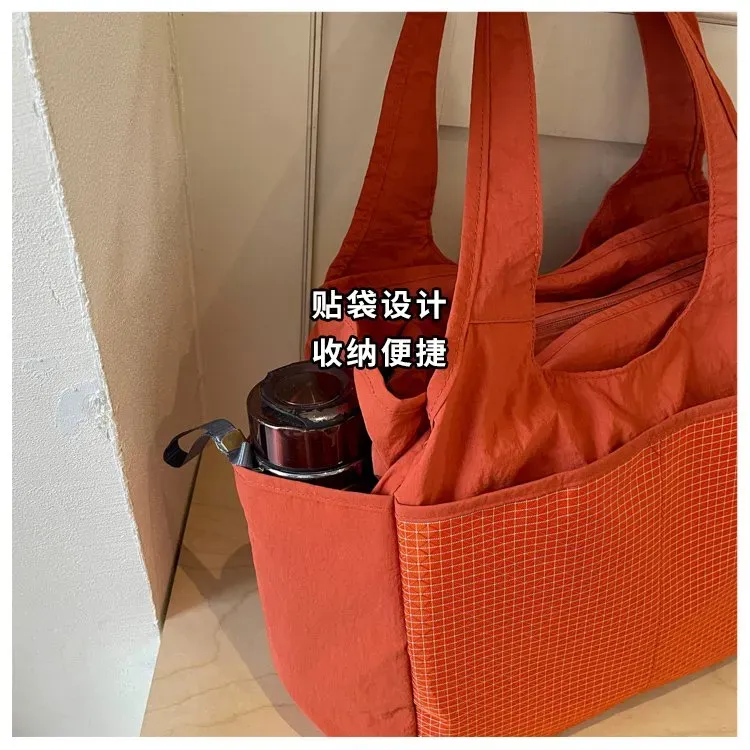 Tas Selempang Wanita Bahan Nylon Motif Print Bentuk Kotak Tali Panjang Resleting Grosir Import