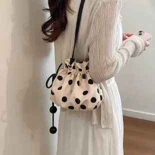 Tas Selempang Wanita Bahan Kain Motif Polkadot Bentuk Bulat Tali Panjang Grosir Import