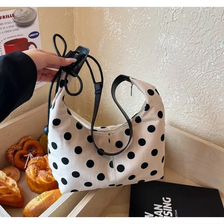 Tas Selempang Wanita Bahan PU Sintetis Motif Polkadot Warna Hitam Model Hobo Stok Grosir