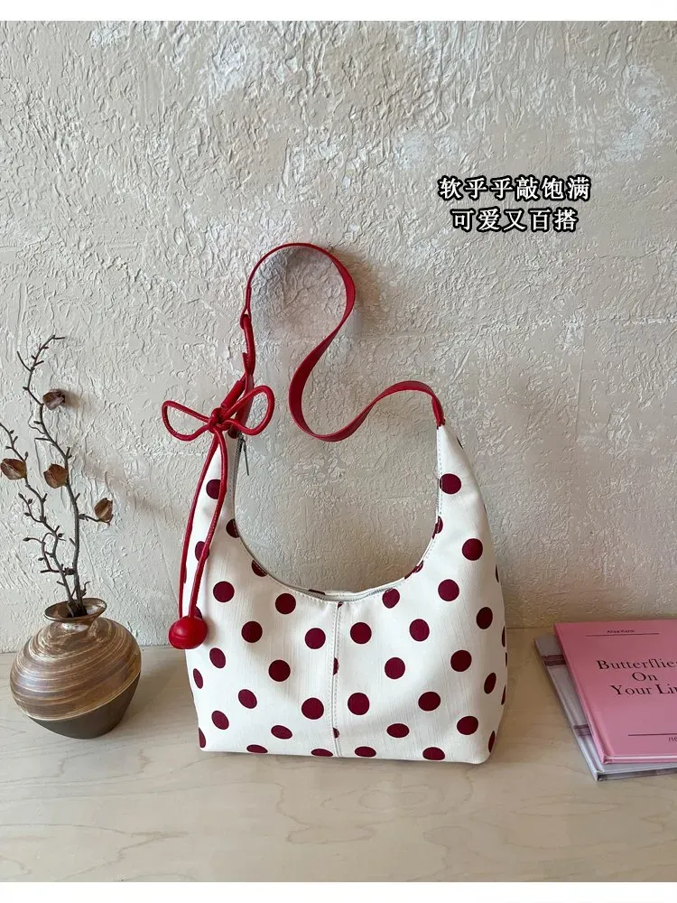 Tas Selempang Wanita Bahan PU Sintetis Motif Polkadot Warna Hitam Model Hobo Stok Grosir