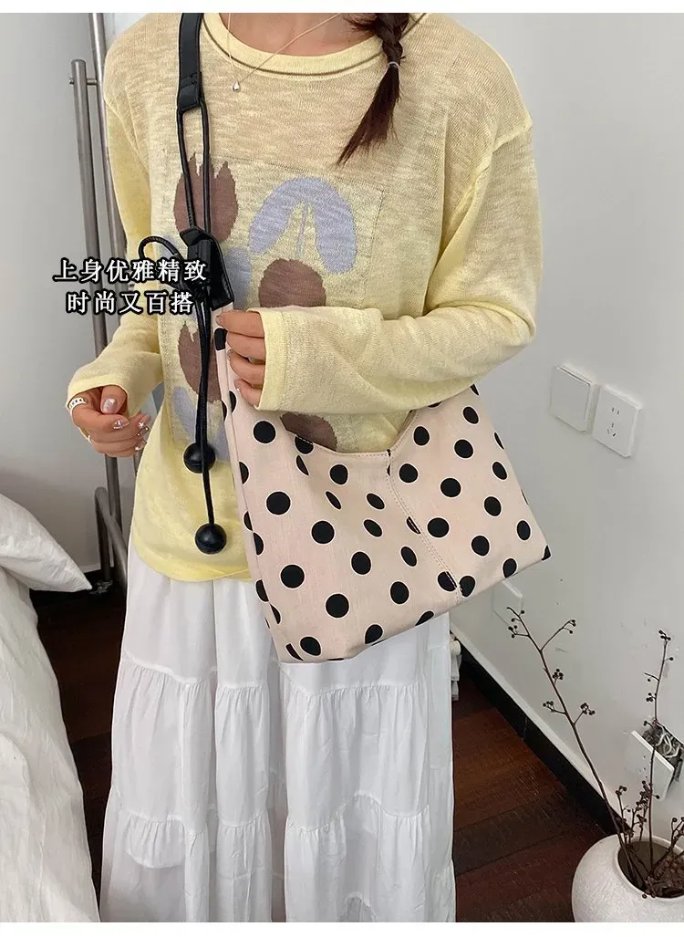 Tas Selempang Wanita Bahan PU Sintetis Motif Polkadot Warna Hitam Model Hobo Stok Grosir