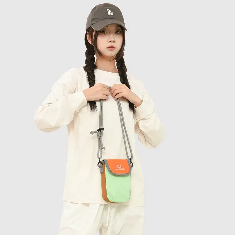Tas Selempang Wanita Bahan Nylon Polos Bentuk Kotak Tali Panjang Resleting Pilihan Reseller