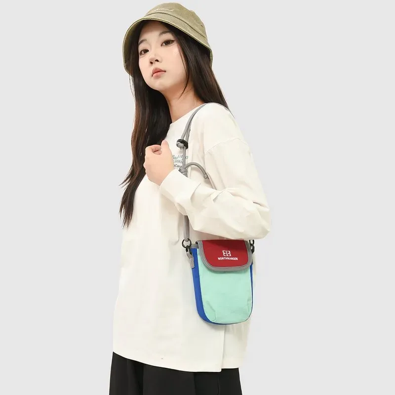 Tas Selempang Wanita Bahan Nylon Polos Bentuk Kotak Tali Panjang Resleting Pilihan Reseller