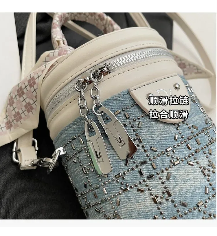 Tas Selempang Wanita Bahan PU Sintetis Motif Print Warna Putih Bentuk Bulat Tali Resleting