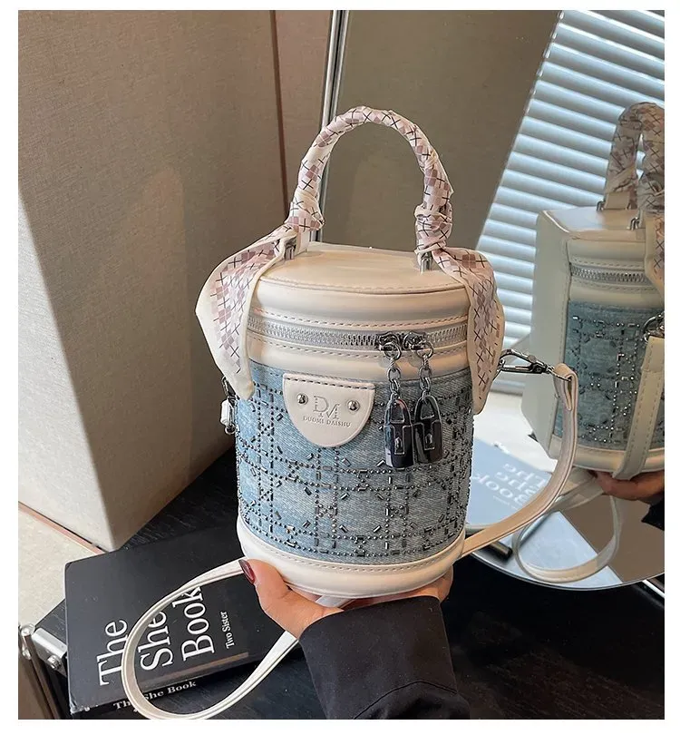 Tas Selempang Wanita Bahan PU Sintetis Motif Print Warna Putih Bentuk Bulat Tali Resleting