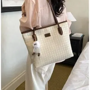 Tas Selempang Wanita Bahan PU Sintetis Polos Bentuk Kotak Tali Lebar Resleting Stok China