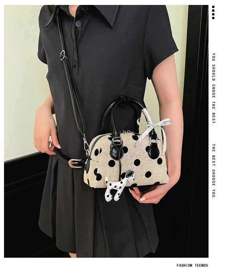 Tas Selempang Wanita Bahan PU Sintetis Motif Polkadot Warna Hitam Bentuk Bulat Stok Grosir