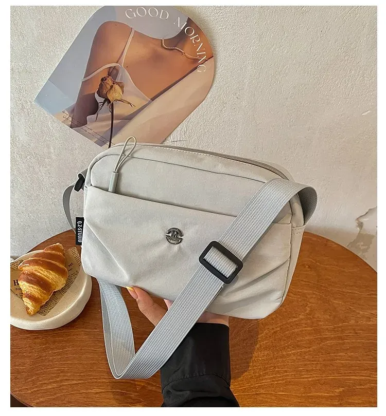 Tas Selempang Wanita Bahan Nylon Polos Warna Abu-Abu Bentuk Kotak Tali Lebar Resleting Grosir