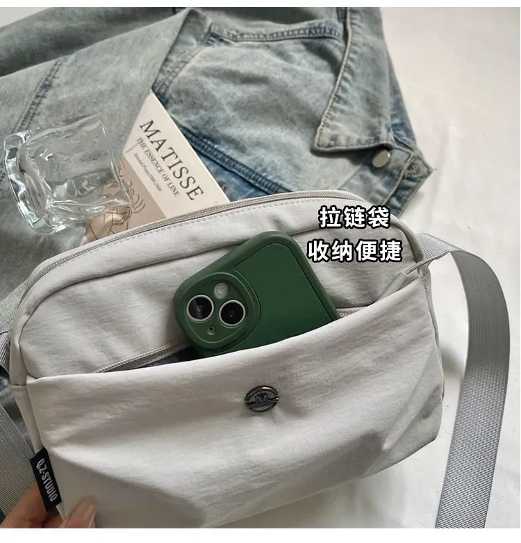 Tas Selempang Wanita Bahan Nylon Polos Warna Abu-Abu Bentuk Kotak Tali Lebar Resleting Grosir