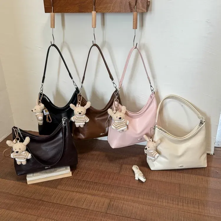 Tas Selempang Wanita Bahan PU Sintetis Polos Model Hobo Tali Panjang Resleting Grosir Import