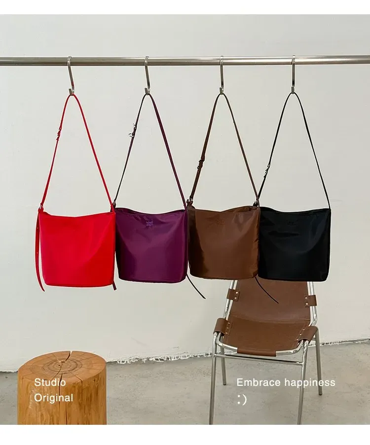 Tas Bucket Wanita Bahan PU Sintetis Polos Warna Merah Bentuk Bucket Tali Panjang Grosir Import