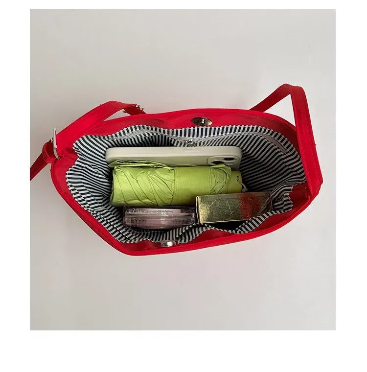 Tas Bucket Wanita Bahan PU Sintetis Polos Warna Merah Bentuk Bucket Tali Panjang Grosir Import