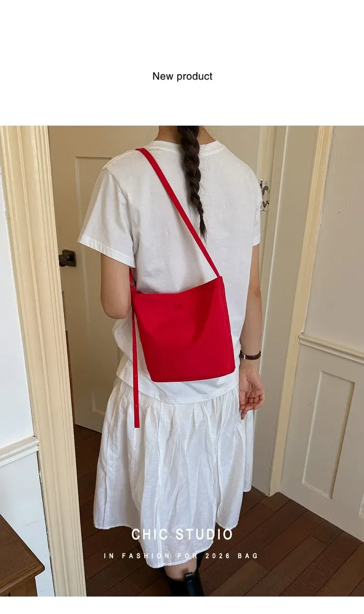 Tas Bucket Wanita Bahan PU Sintetis Polos Warna Merah Bentuk Bucket Tali Panjang Grosir Import