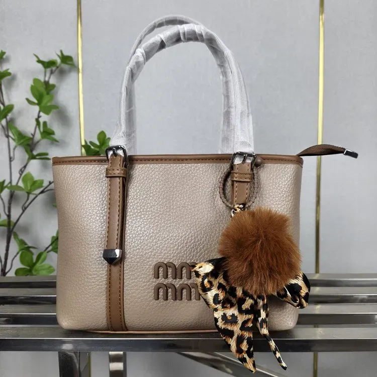 Tas Selempang Wanita Bahan PU Sintetis Polos Warna Beige Bentuk Kotak Tali Lebar Resleting