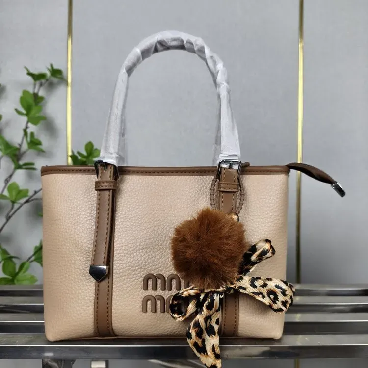 Tas Selempang Wanita Bahan PU Sintetis Polos Warna Beige Bentuk Kotak Tali Lebar Resleting