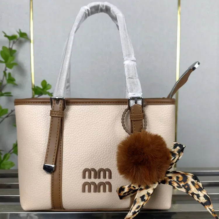 Tas Selempang Wanita Bahan PU Sintetis Polos Warna Beige Bentuk Kotak Tali Lebar Resleting