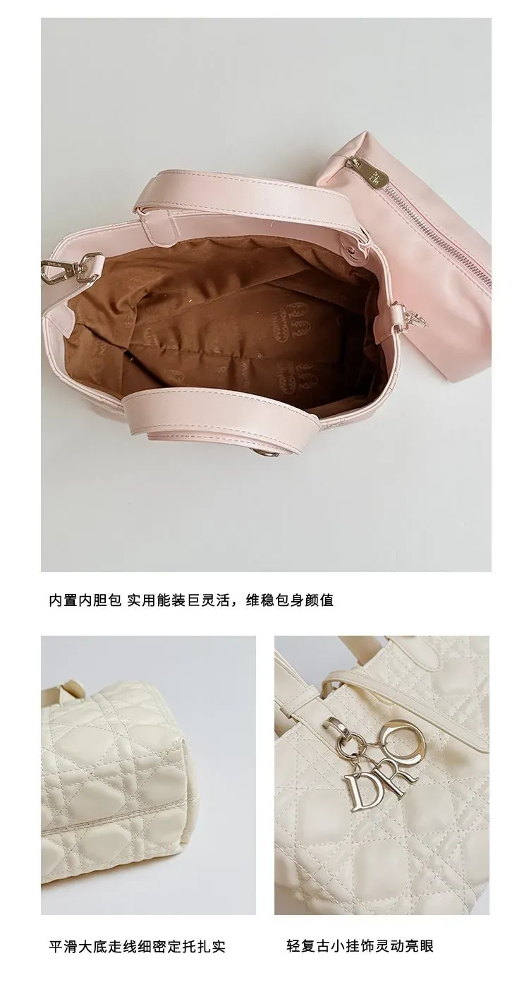 Tas Selempang Wanita Bahan PU Sintetis Model Quilted Warna Hitam Bentuk Kotak Dengan Gantungan