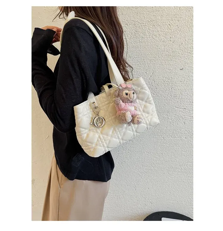 Tas Selempang Wanita Bahan PU Sintetis Model Quilted Warna Hitam Bentuk Kotak Dengan Gantungan