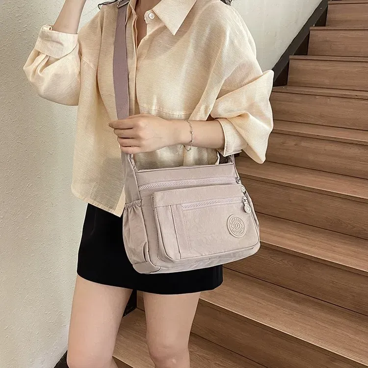 Tas Selempang Wanita Bahan Nylon Polos Warna Hitam Bentuk Kotak Tali Lebar Stok Grosir