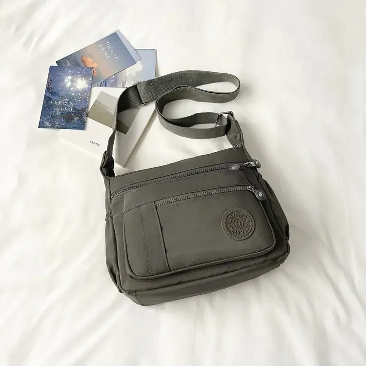 Tas Selempang Wanita Bahan Nylon Polos Warna Hitam Bentuk Kotak Tali Lebar Stok Grosir