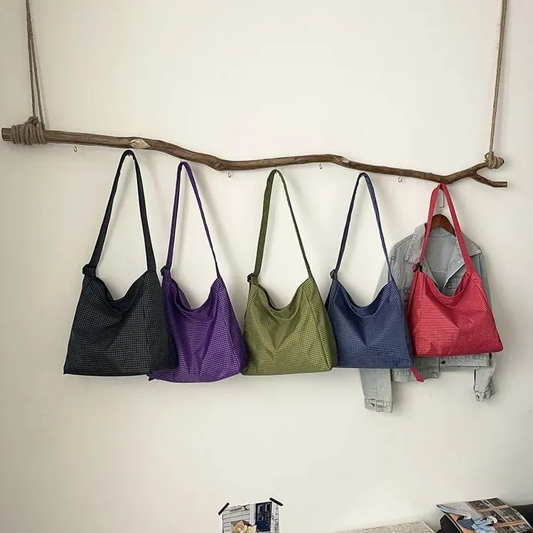 Tas Selempang Wanita Bahan Nylon Polos Warna Hitam Bentuk Kotak Tali Lebar Stok Grosir