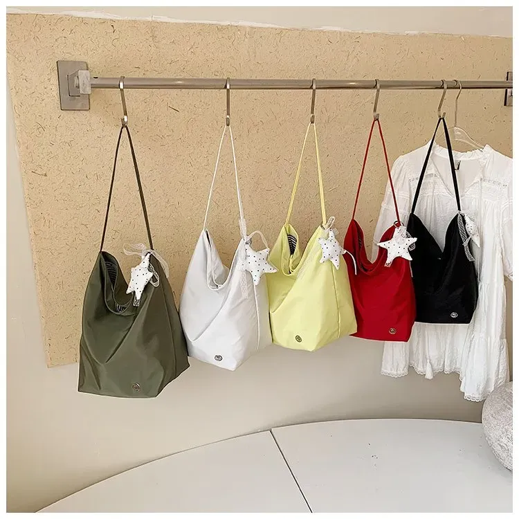 Tas Selempang Wanita Bahan Nylon Polos Warna Merah Bentuk Bulat Tali Panjang Grosir Import