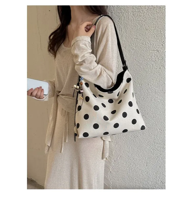 Tas Selempang Wanita Bahan PU Sintetis Motif Polkadot Warna Hitam Model Hobo Model Import