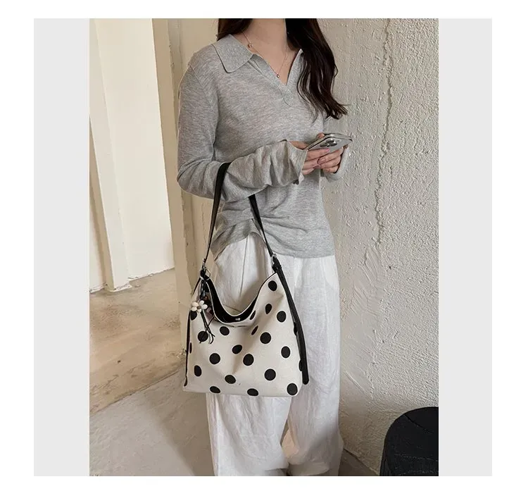 Tas Selempang Wanita Bahan PU Sintetis Motif Polkadot Model Hobo Tali Panjang Grosir Import